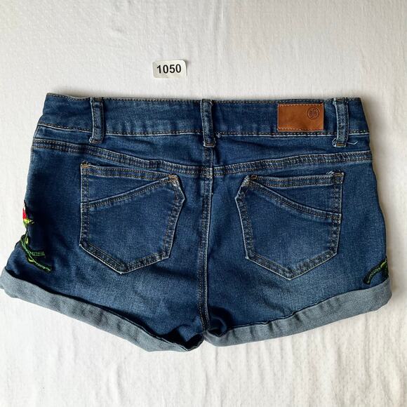 Boom Boo Jeans Women’s Denim Short Shorts size 7 (S),Jean Blue,Embroidered Roses - Picture 10 of 10